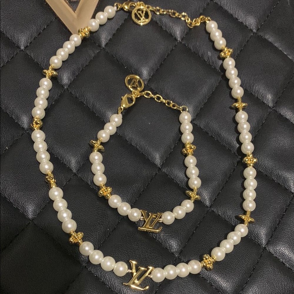 Gold and White Necklace with Pearls